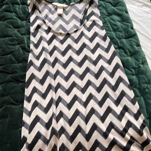 H&M Chevron-esque long tank - black and white, size Large